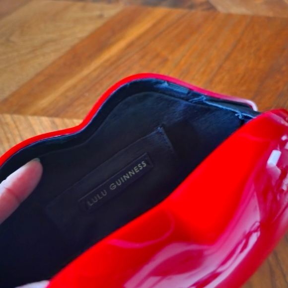 Iconic Lulu Guinnes Lip clutch - Picture 2 of 6